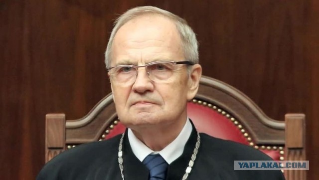 Глава Конституционного суда считает, что коррупцию не искоренить