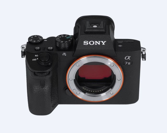 «Что тут такого?» В Хабаровском крае неработающее «Трамвайное управление» закупило фотоаппарат без объектива.