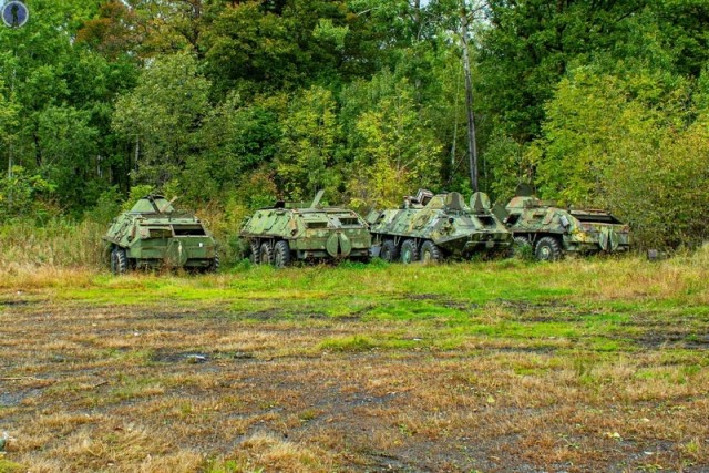 Заброшенные в лесу БТР-ы связистов с дорогими платами внутри