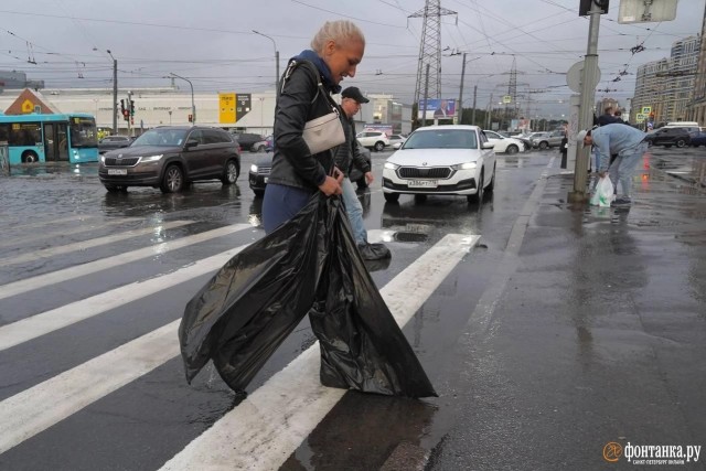 Пакеты на ногах и «воды по колено»