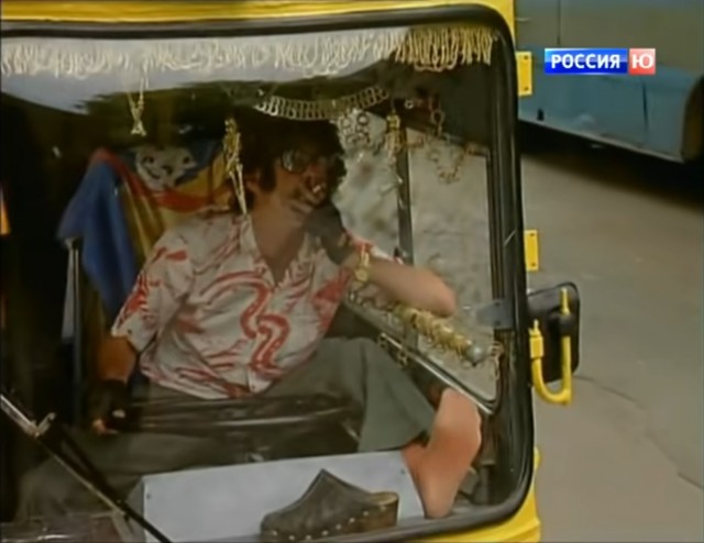 То ли водитель - дятел, то ли девка - дура
