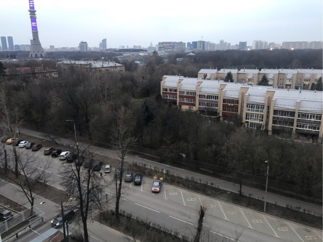 Давайте фото у кого какой вид из окна на оживленные улицы городов в настоящий момент