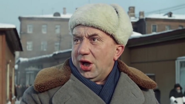 «Душ принимаю прямо в прицепе». Дальнобойщик рассказал, каково жить в фуре неделями