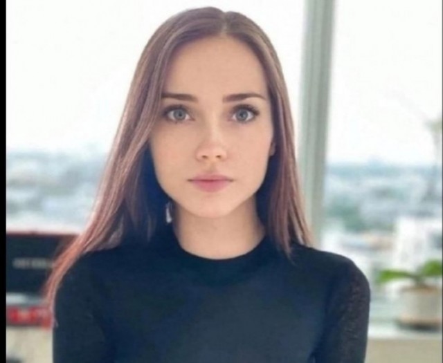 Зачем бабы вываливают сиськи?