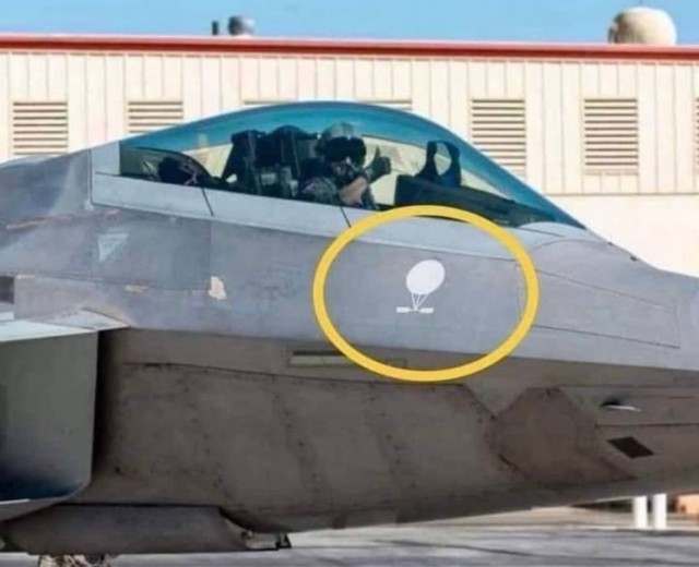 На истребителе F-22 появилась отметка о сбитом шаре