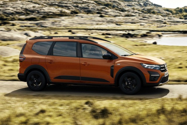 АВТОВАЗ 15 мая перезапустил массовое производство фургонов и универсалов Lada Largus