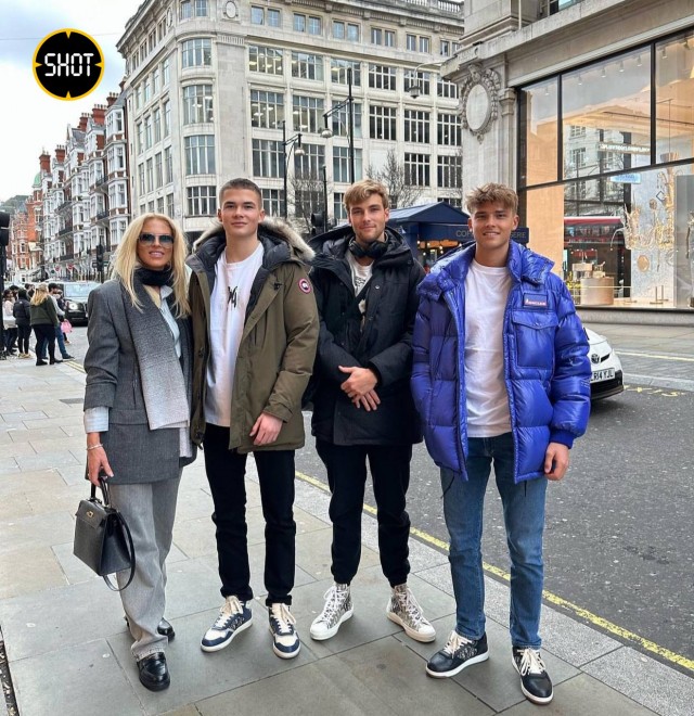 Дом в Великобритании, семь огромных участков, квартиры, машины и "харлей" — всё это было в собственности Дмитрия Савельева