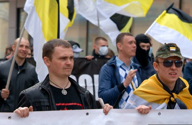 В Краснодаре местные парни наказали компанию абу-бандитов, пристававших к русским девушкам.