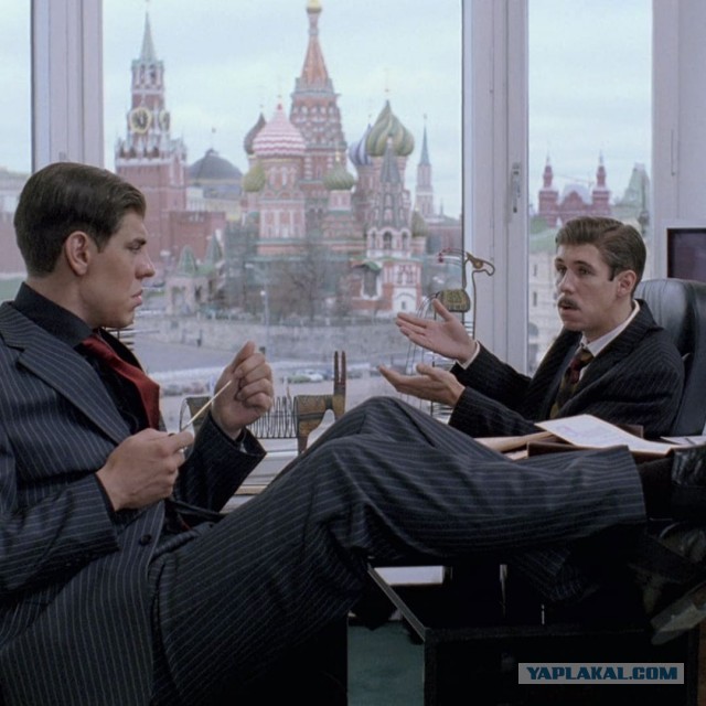 Вид из номера в московском The Carlton по цене 2,5 млн за ночь снял на видео командировочный