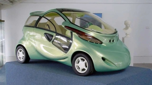 АвтоВАЗ вспомнил, как Lada Rapan удивила всех на Парижском автосалоне