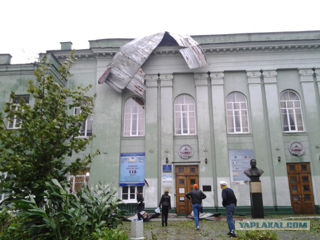 В Ростовской области бушует ураган