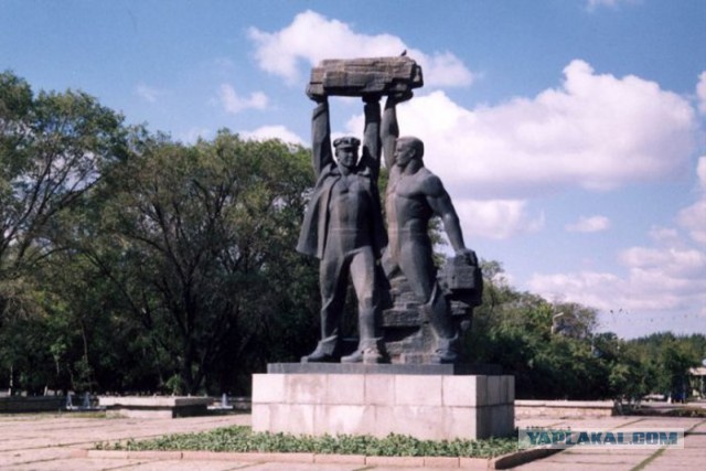 Памятники, которые иначе воспринимаются народом