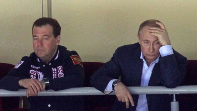 Премьер-министр Дмитрий Медведев крайне обеспокоен своим политическим будущим