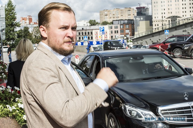 Приведите мне девочек в номер! - шведский парламентарий, как наблюдатель на московских выборах.