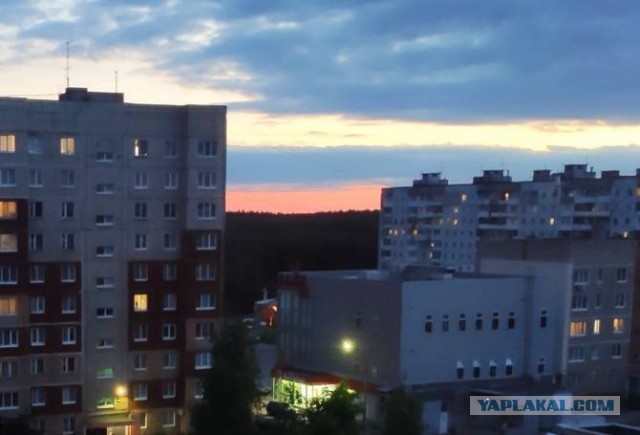 Официального значения цветов российского триколора нет
