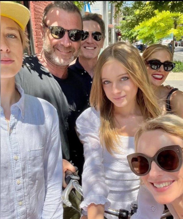 Родители поздравляют сына.