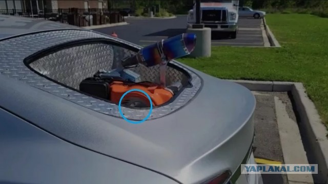 Инженер установил в Tesla бензиновый электрогенератор и проехал на EV более 2500 км