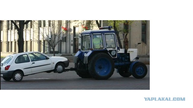 Американский коллектор забирает автомобиль