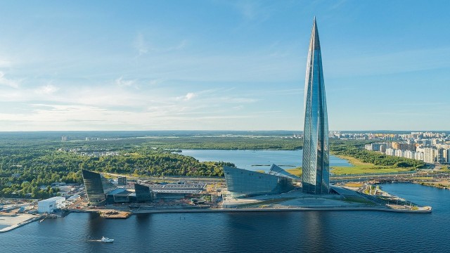 Средняя зарплата в Петербурге в апреле 2026 года достигла ₽128,509