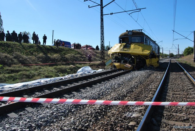 Столкновение поезда с автобусом в Днепропетровске