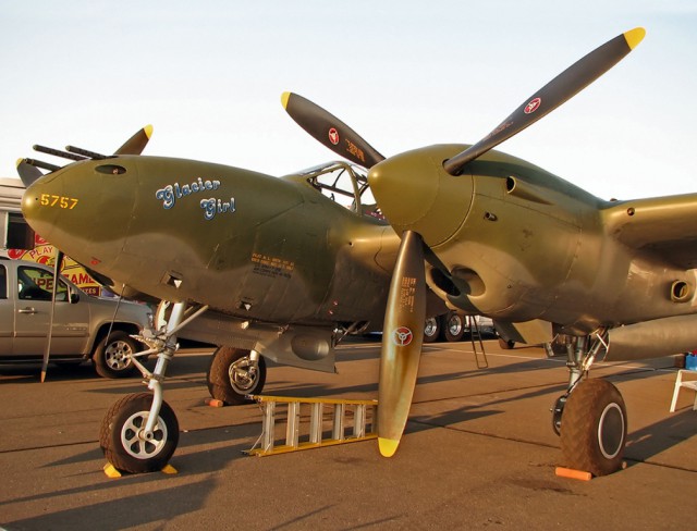 Многоцелевой истребитель P-38 «Lightning»