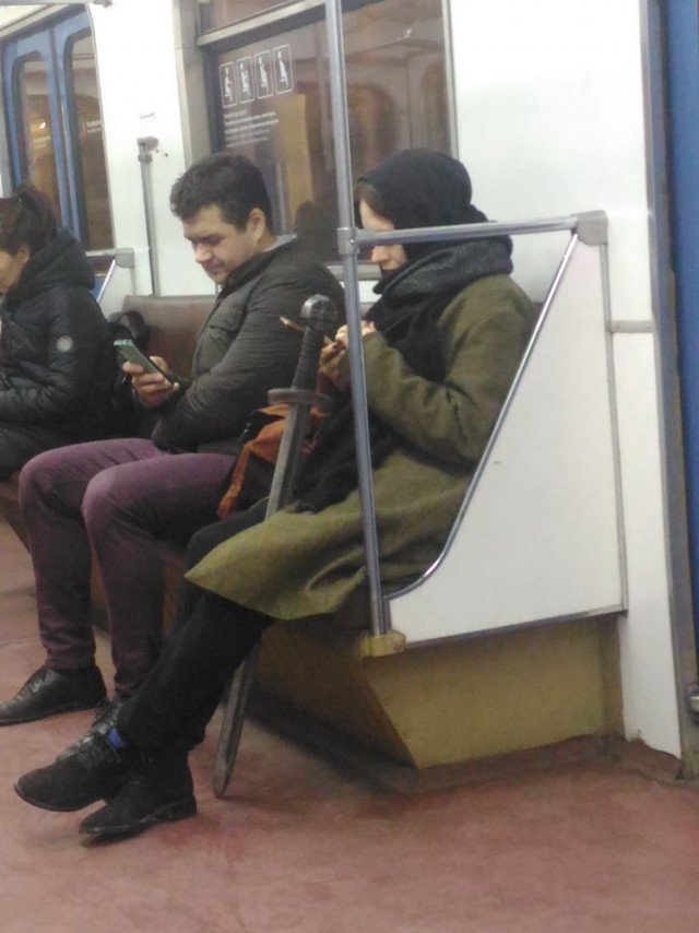 Свежая подборка катастрофических модников из нашего метро