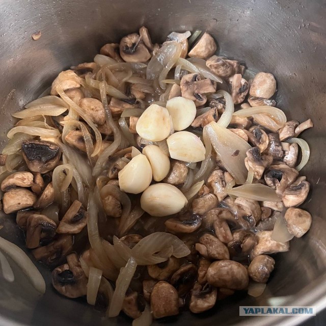 Картофель, тушеный с грибами