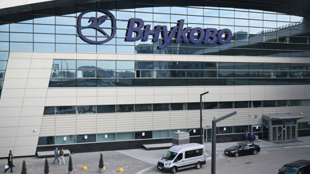 В аэропорт Внуково с 8 по 12 мая перестанут пускать без авиабилета