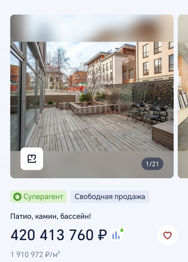 Жители московского ЖК построили теплицу на террасе девятого этажа, но вместо урожая получили скандал с соседями.