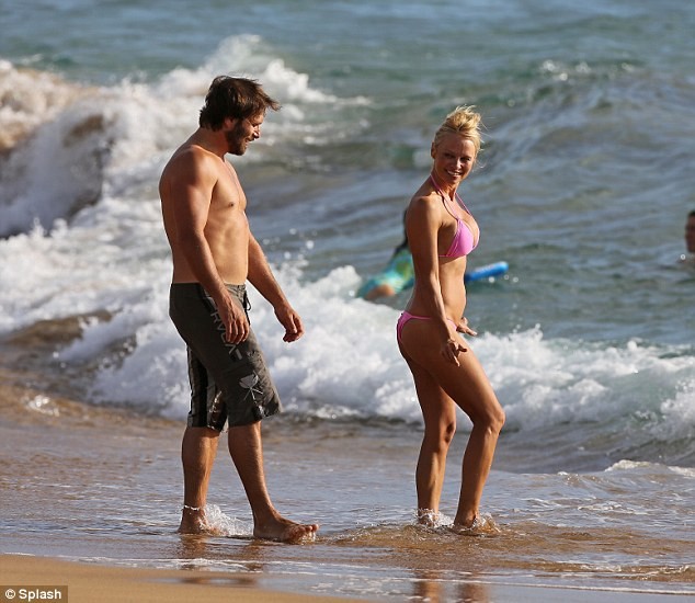 Памела Андерсон на пляже