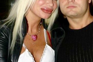 Что чувствуют мужчины, выгуливающие женщин-уток?