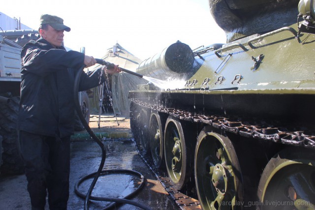 Как Т-34 готовят к параду Победы в Нижнем Новгороде