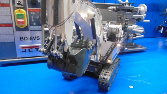 LIEBHERR R9800 Радиоуправляемая дилерская модель экскаватора в 50 масштабе