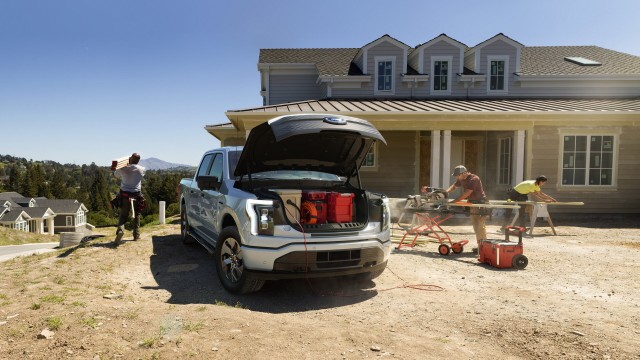"Этот сосунок быстр!" Байден испытал новый электрический пикап Ford F-150 Lightning