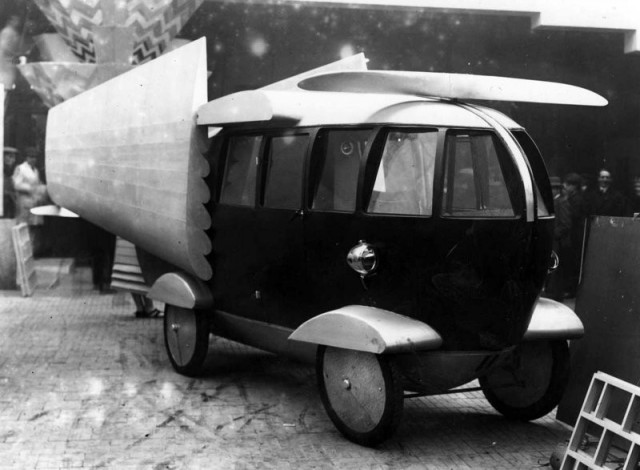 Летающему автомобилю AirCar официально разрешили перелеты