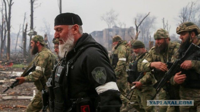 "Ахматовцы" заезжают в Ростов-на-Дону с двух сторон. "Вагнеровцы" просят мирное население ради собственной безопасности покинуть центр города.