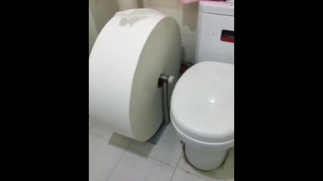 Сколько кусков отрываете туалетной бумаги?
