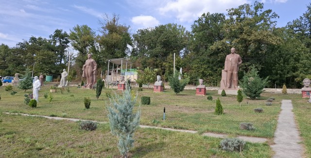 Гигантская голова Ленина