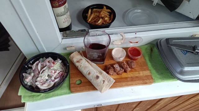 Что бы вкусненького съесть?