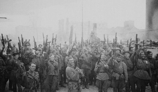 Фотографии второй мировой, многие цветные (фото)