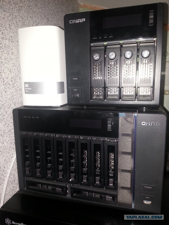 Самопальный NAS 58 TB. 2 года, полет нормальный.