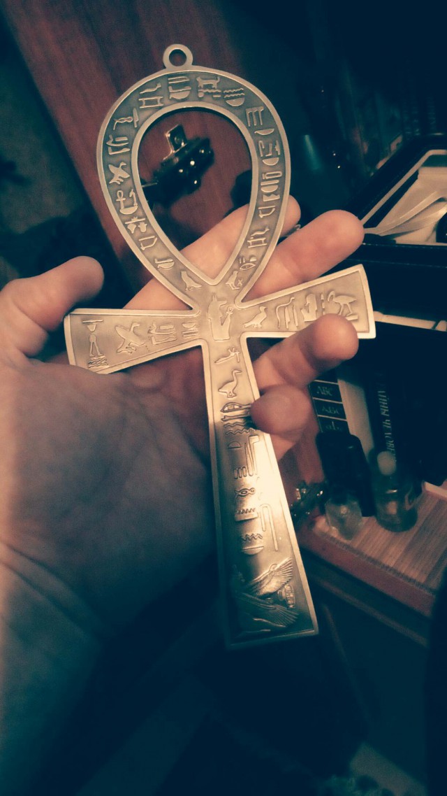 Дочь Анубиса, хранитель печени, пожирательница грешников, любящая молчание и другие боги Египта