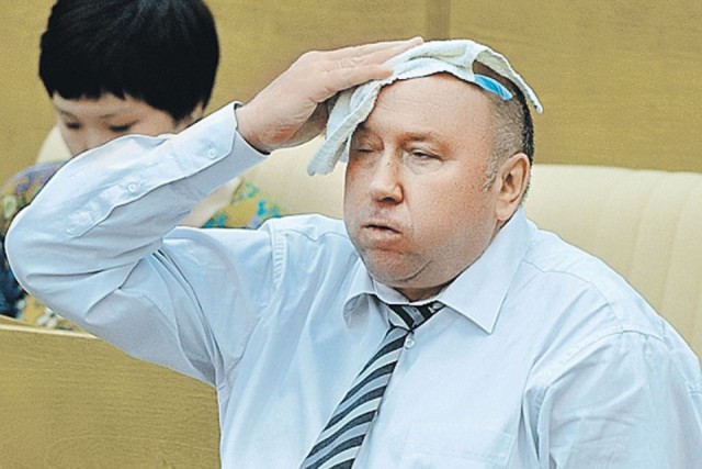 За что Ельцин раздаривал служебные квартиры своим горничным.
