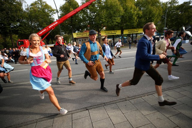 Фотоподборка с крупнейшего пивного фестиваля Октоберфест в Германии