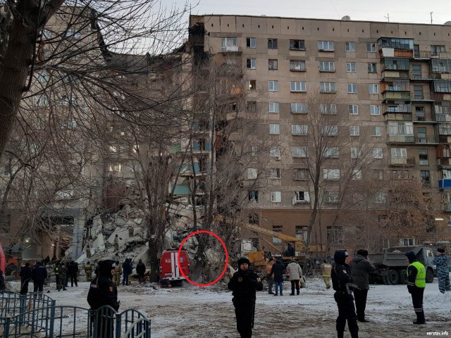 В Магнитогорске в результате взрыва газа обрушился подъезд дома