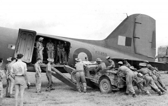 Самолёт-эпоха. Douglas DC-3 (C-47, Ли-2).