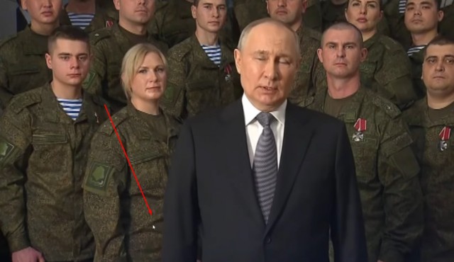 Путин выступил с новогодним обращением к россиянам на фоне военных