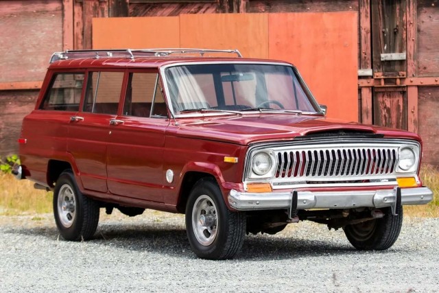 Jeep Cherokee в лёгком тюнинге. Немного автобезумия в фото.