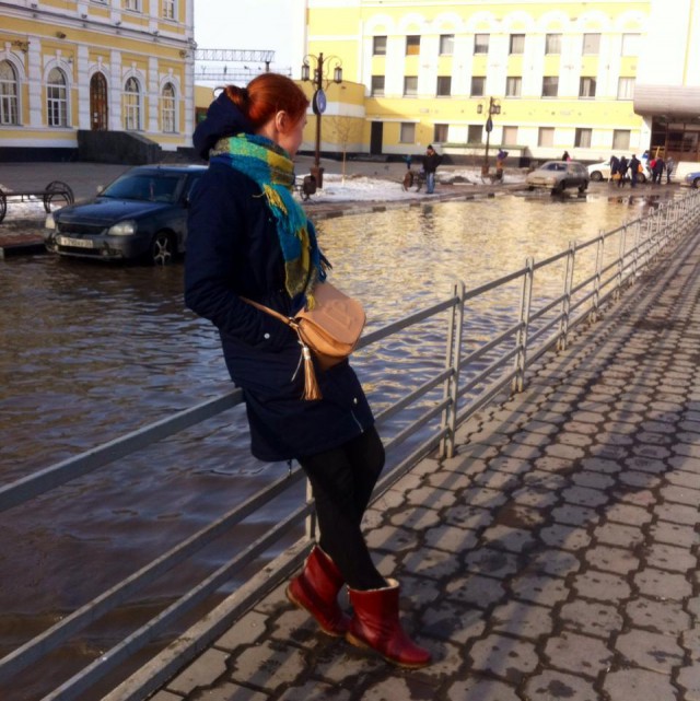 "Сфоткай меня, типа я на набережной!"