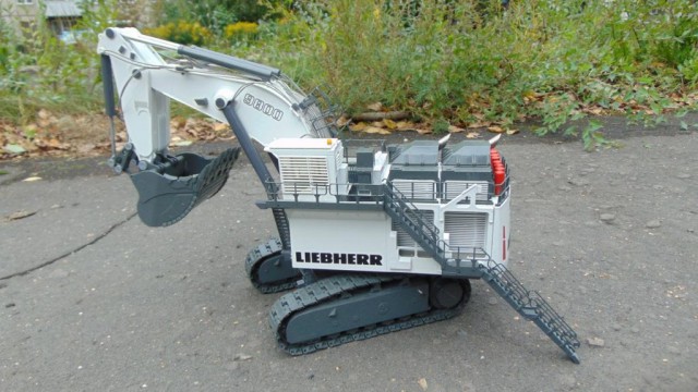 LIEBHERR R9800 Радиоуправляемая дилерская модель экскаватора в 50 масштабе